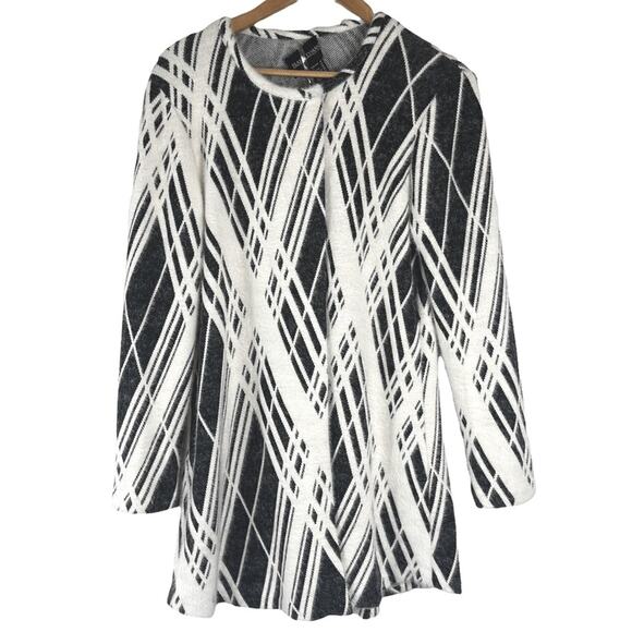 Frank Lyman Abstract Black White Cardigan Sweater Size 10 - Picture 1 of 7